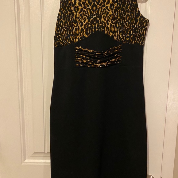 Dress - Picture 3 of 3